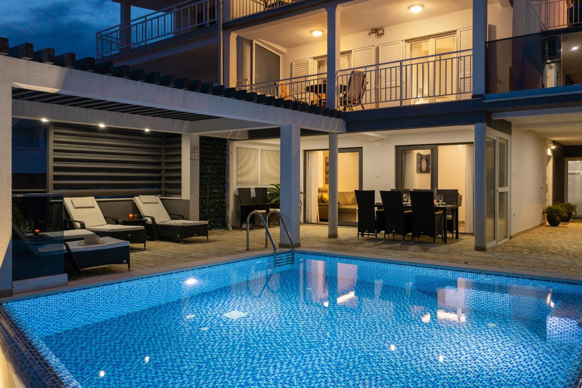 Luxury Seafront Villa With Heated Pool, Jacuzzi, Sea View, 150 M From Beach Stanici Eksteriør bilde